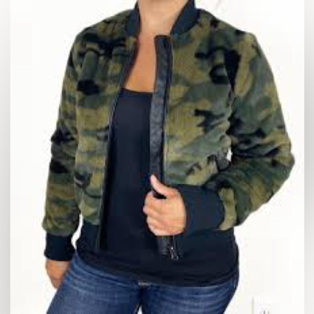 Peyton + Jensen Camouflage Bomber Faux Fur Bomber Jacket Size S